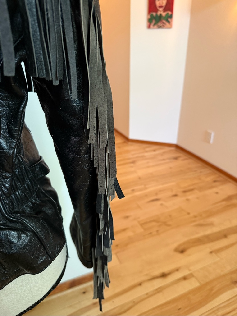 Vintage fringe leather jacket- concert wear- distressed and perfect - Picture 12 of 16